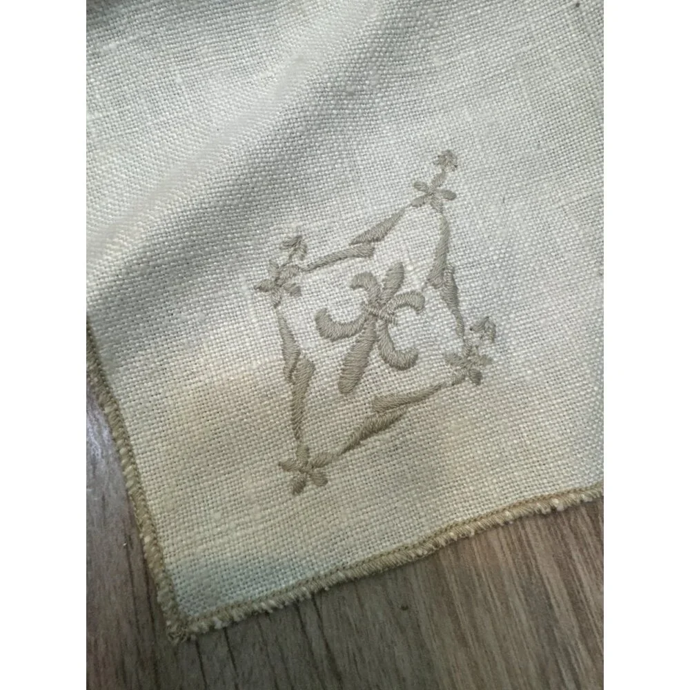 Vintage Linen Napkins With Embroidered Fleur-De-Lis Design 10”x 10”